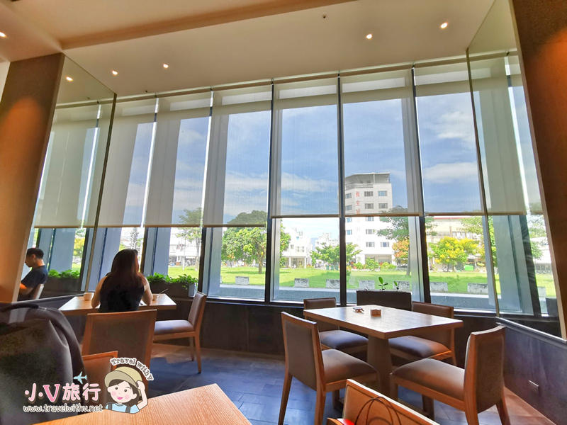 地景澤行館丰潮餐廳用餐環境與落地窗位