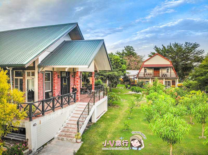 台東候鳥飛行民宿紅磚主樓與倒三角屋頂獨立小屋