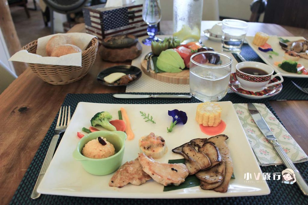 台東三十里蔚藍海景民宿-女主人Shirley親自擺盤的精緻手作蔬食早餐