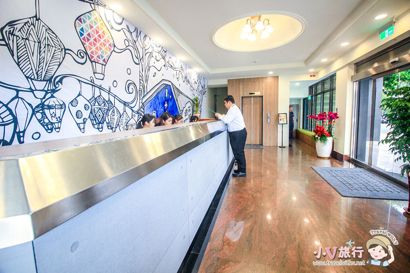 旅人驛站鐵花文創二館大堂櫃台與空間