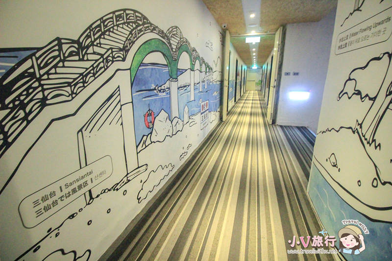 旅人驛站鐵花館樓層彩繪牆與走廊